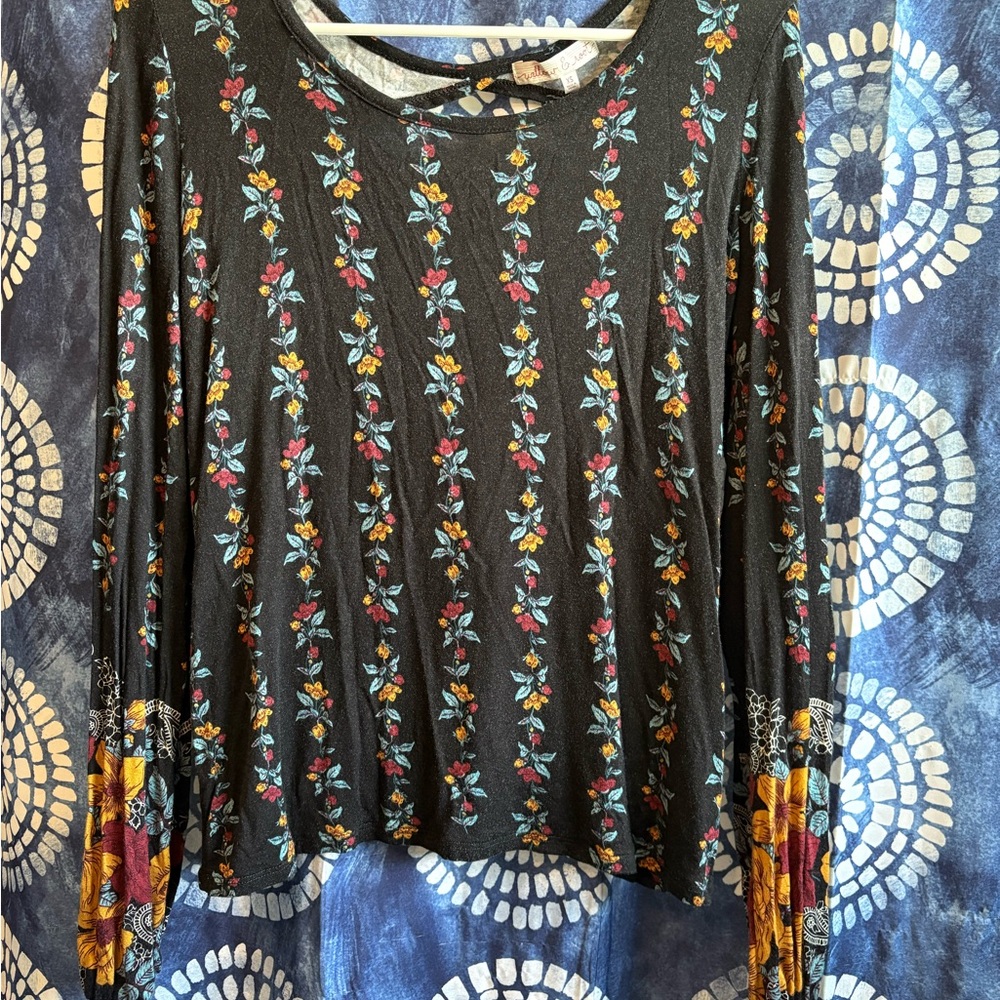 Willow & root Floral Patterned Black Top